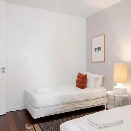 Deco Gem In Center Apartment